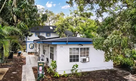 898 NE 39th Street Oakland Park FL 33334