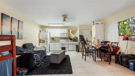 898 NE 39th Street Oakland Park FL 33334