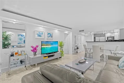 3675 N Country Club Drive Aventura FL 33180