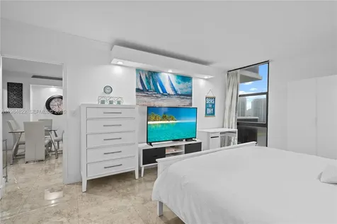 3675 N Country Club Drive Aventura FL 33180