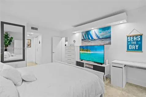 3675 N Country Club Drive Aventura FL 33180