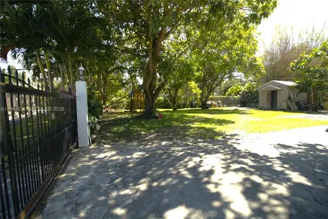 1142 NW 2nd Avenue Fort Lauderdale FL 33311