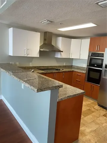170 SE 14 Street Miami FL 33131