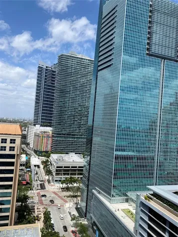 170 SE 14 Street Miami FL 33131