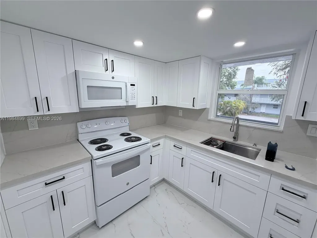 9365 Fontainebleau Boulevard Miami FL 33172