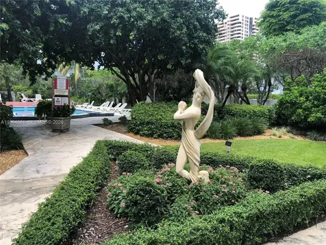 255 W 24th Street Miami Beach FL 33140