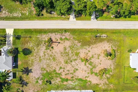 614 Jacaranda Parkway E Cape Coral FL 33909