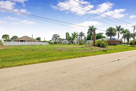 614 Jacaranda Parkway E Cape Coral FL 33909