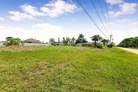 614 Jacaranda Parkway E Cape Coral FL 33909