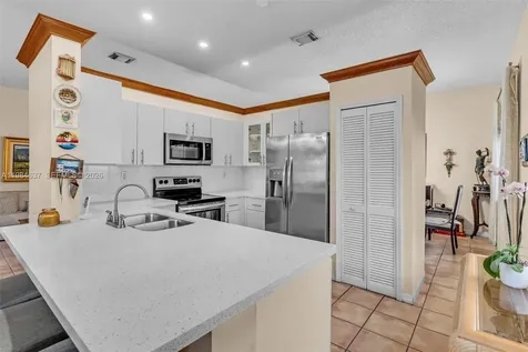 9224 Grand Canal Drive Miami FL 33174