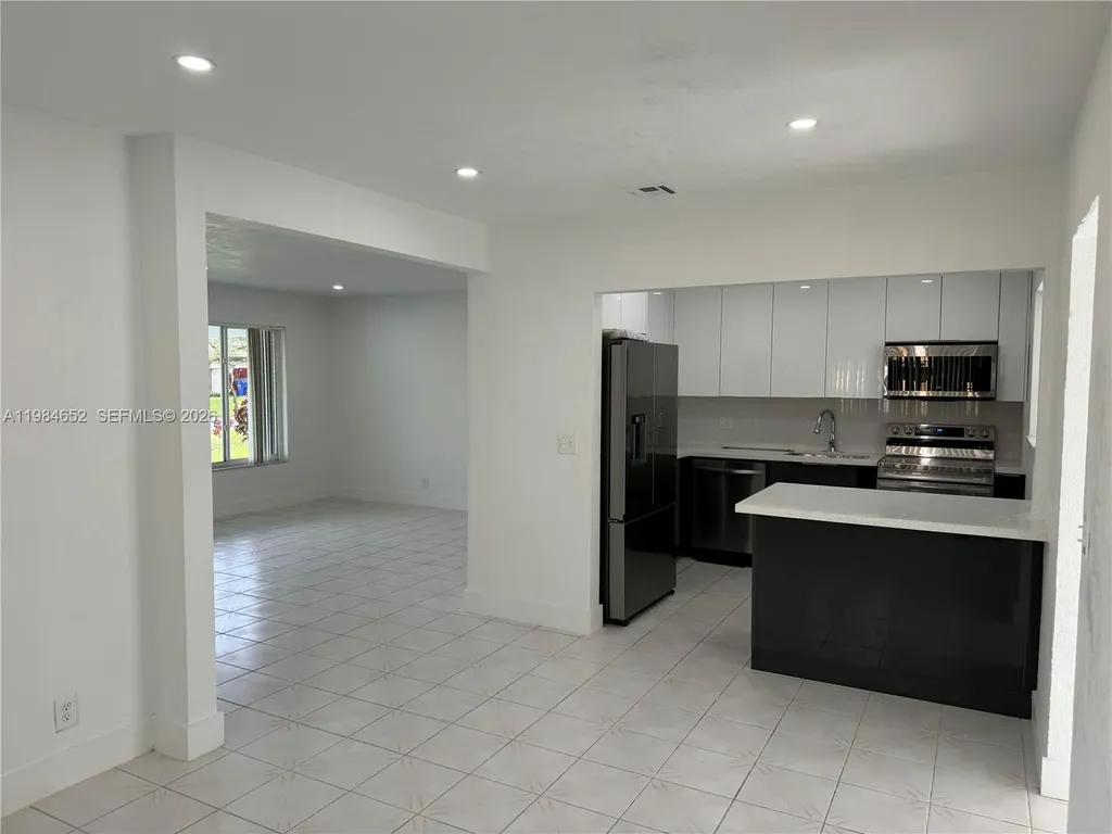 2400 N 57th Way Hollywood FL 33021