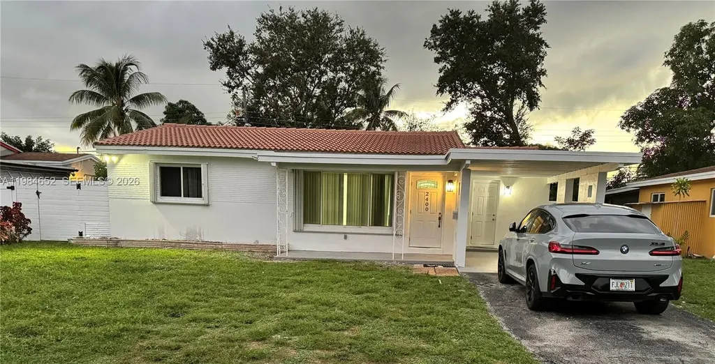2400 N 57th Way Hollywood FL 33021