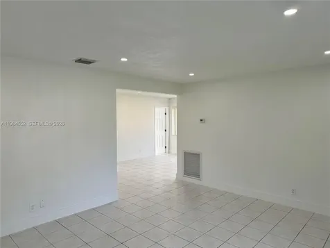 2400 N 57th Way Hollywood FL 33021