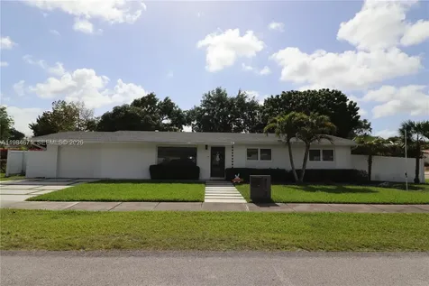 8123 SW 95th Court Miami FL 33173
