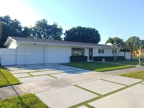 8123 SW 95th Court Miami FL 33173