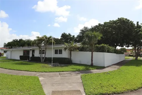 8123 SW 95th Court Miami FL 33173
