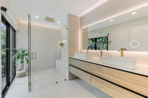905 Fairway Drive Miami Beach FL 33141