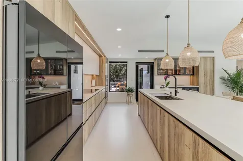 905 Fairway Drive Miami Beach FL 33141