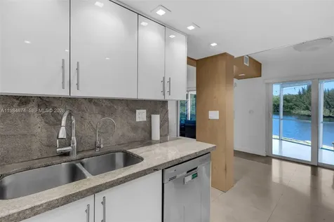 1086 SE 5th Court Dania Beach FL 33004