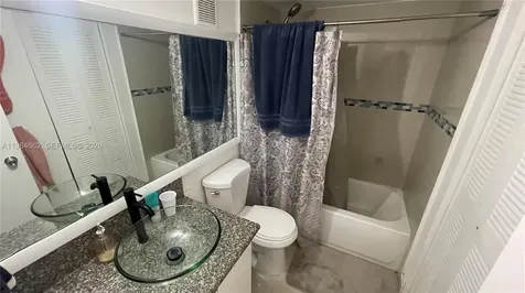 17505 NW 67th Place Hialeah FL 33015