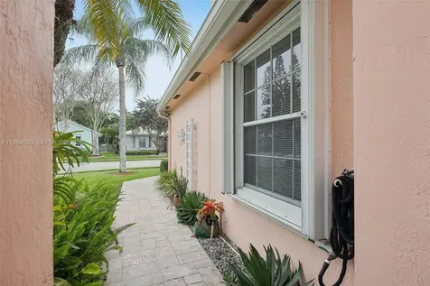 15201 S Wilshire Circle S Pembroke Pines FL 33027
