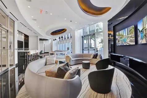 851 NE 1st Avenue Miami FL 33132