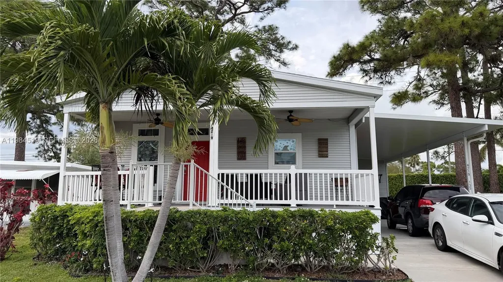 4219 Royal Manor Boulevard Boynton Beach FL 33436