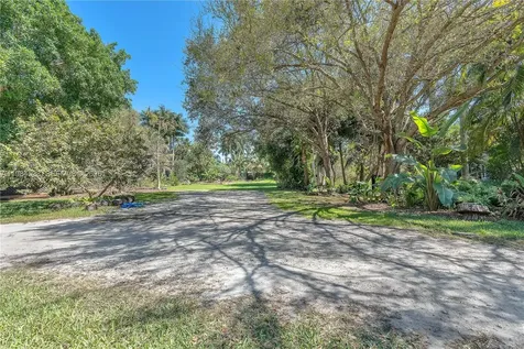 154TH Street - 870 North Miami Beach FL 33162