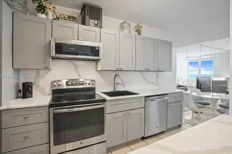 100 Lincoln Road Miami Beach FL 33139