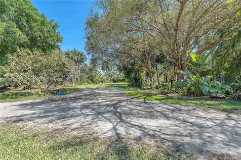 154TH Street - 861 North Miami Beach FL 33162