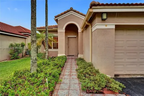 930 Bluewood Terrace Weston FL 33327