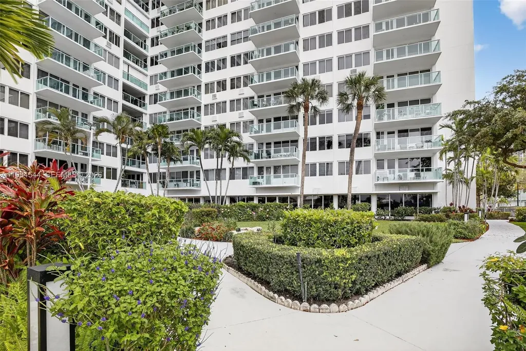 3233 NE 34th Street Fort Lauderdale FL 33308