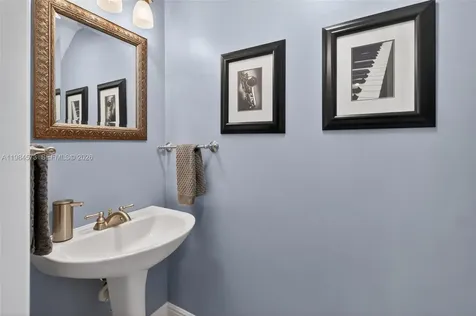 1860 Sweetbay Way Hollywood FL 33019