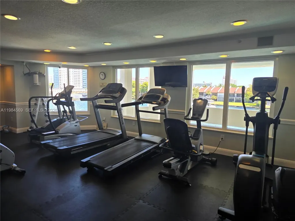 2880 NE 14th St Causeway Pompano Beach FL 33062