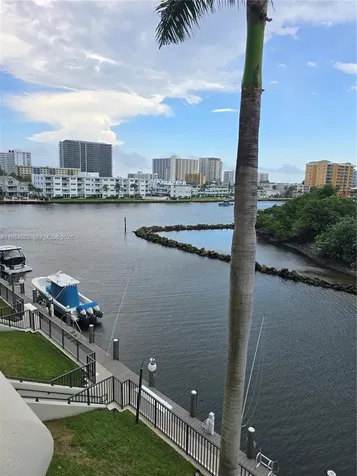 2880 NE 14th St Causeway Pompano Beach FL 33062