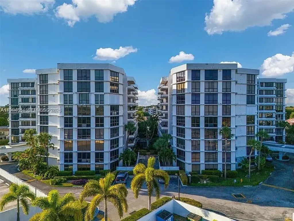 13951 Kendale Lakes Circle Miami FL 33183