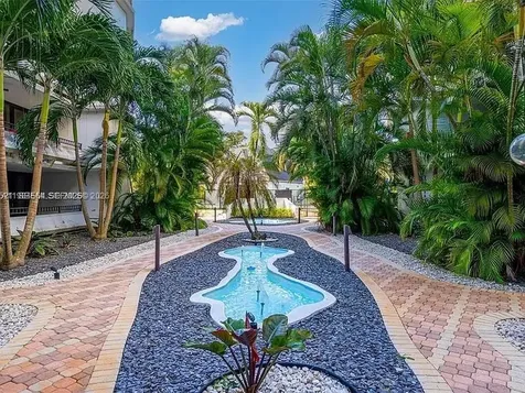 13951 Kendale Lakes Circle Miami FL 33183