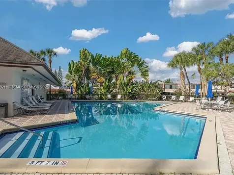 13951 Kendale Lakes Circle Miami FL 33183