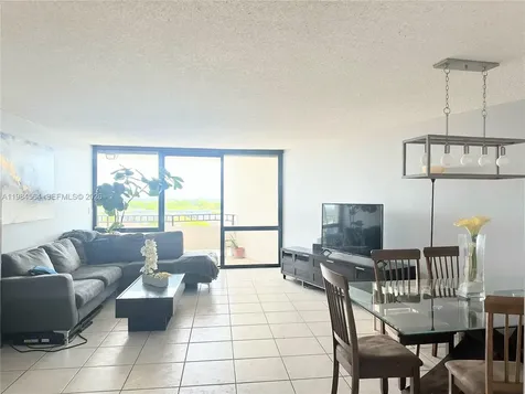 13951 Kendale Lakes Circle Miami FL 33183