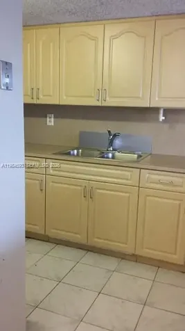 10000 NW 80ct Hialeah Gardens FL 33016