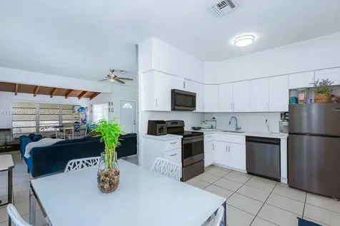 913 NE 4th Street Hallandale Beach FL 33009