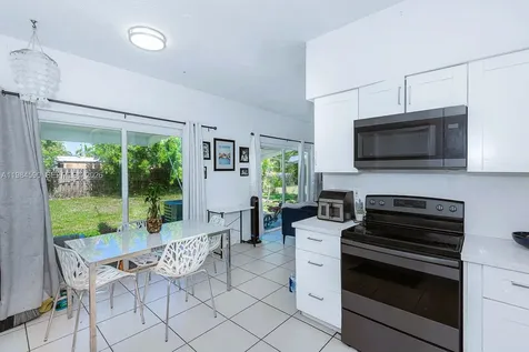 913 NE 4th Street Hallandale Beach FL 33009