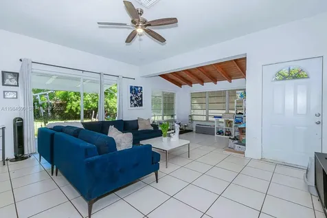 913 NE 4th Street Hallandale Beach FL 33009