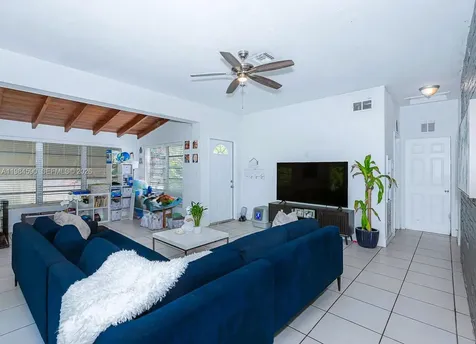 913 NE 4th Street Hallandale Beach FL 33009