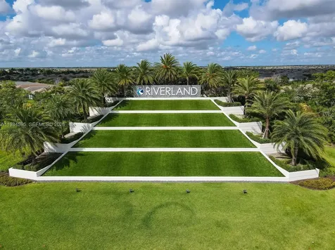 11884 SW Paradise River Road Port St. Lucie FL 34987