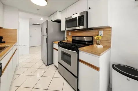 2555 Collins Avenue Miami Beach FL 33140