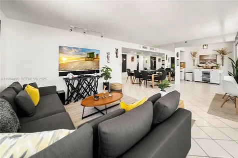2555 Collins Avenue Miami Beach FL 33140