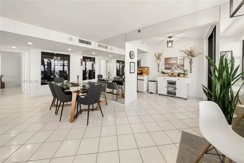 2555 Collins Avenue Miami Beach FL 33140