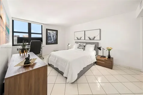 2555 Collins Avenue Miami Beach FL 33140