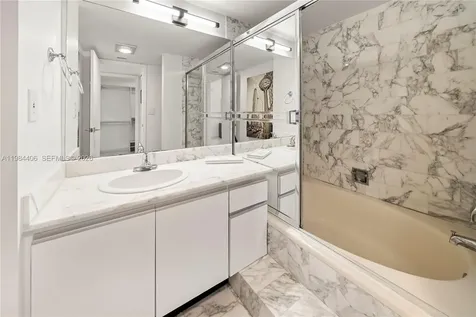 2555 Collins Avenue Miami Beach FL 33140